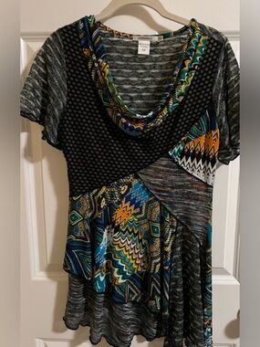 EUC Feratelli colorful tunic. Size M